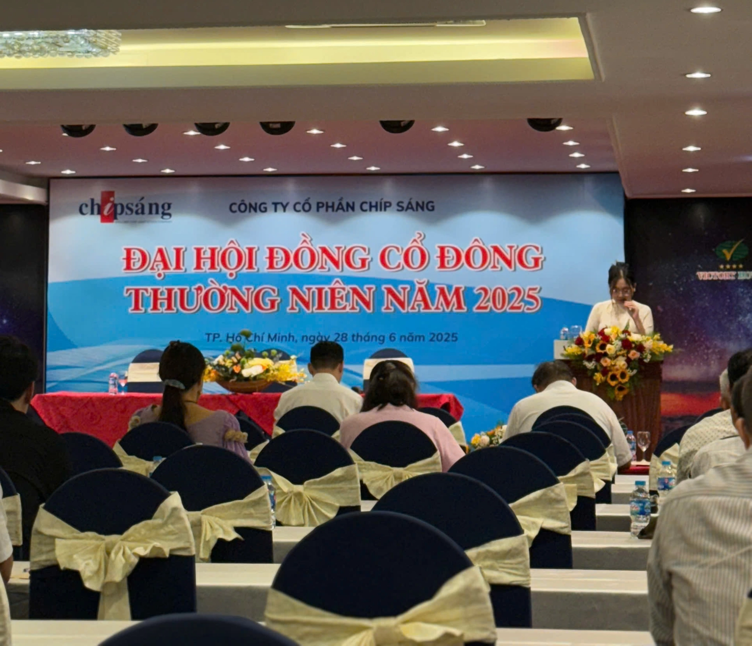 KHUNG CẢNH ĐẠI HỘI CỔ ĐÔNG